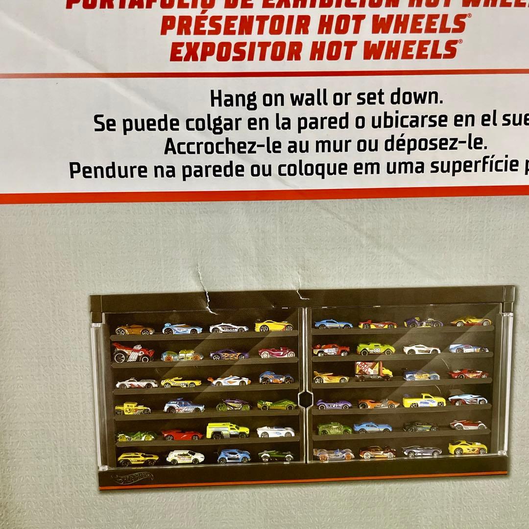 ホットウィール プレミアム ディスプレイケース　新品　未開封　ミニカー付き