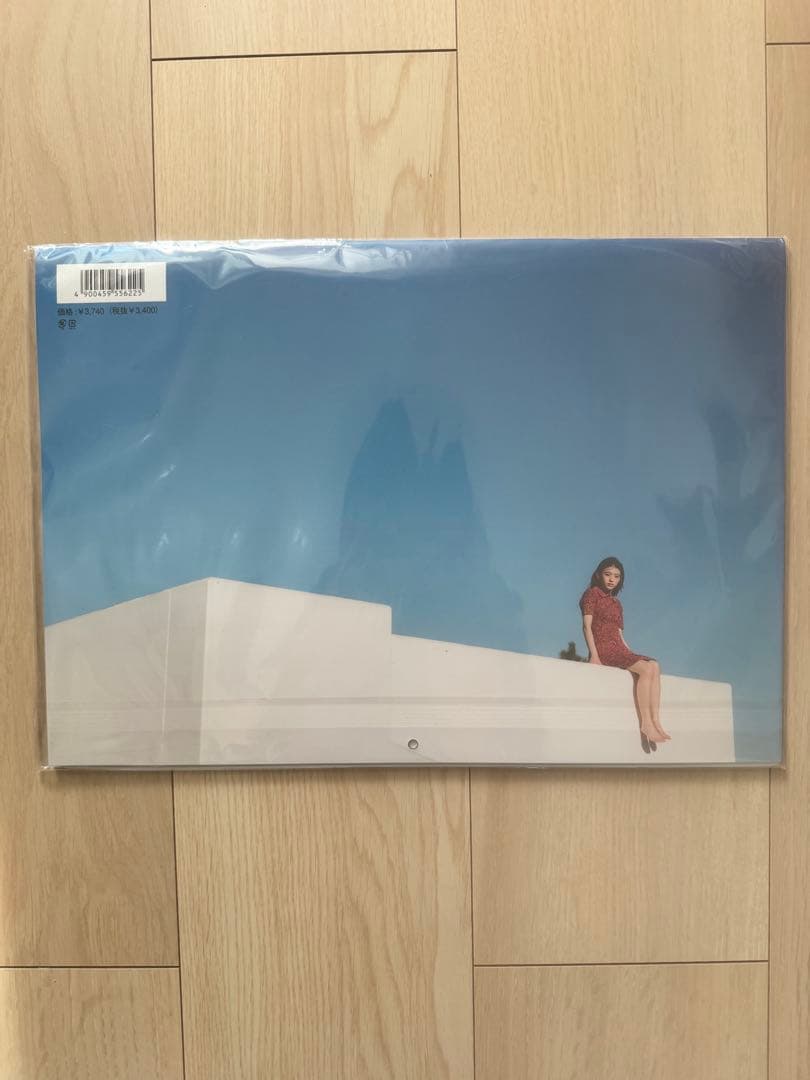 出口夏希 サイン入りカレンダー 2025 - メルカリ