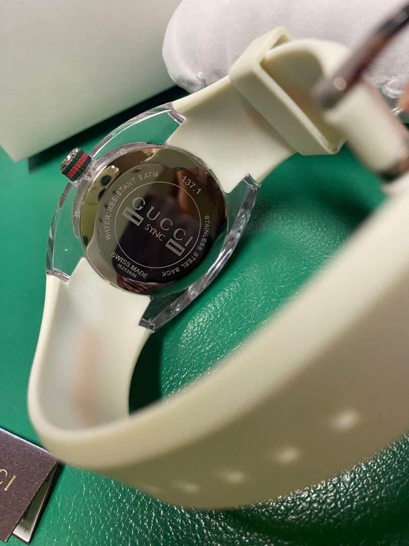グッチ 腕時計 SYNCインターロッキングG シェリーライン 白色　ユニセックス