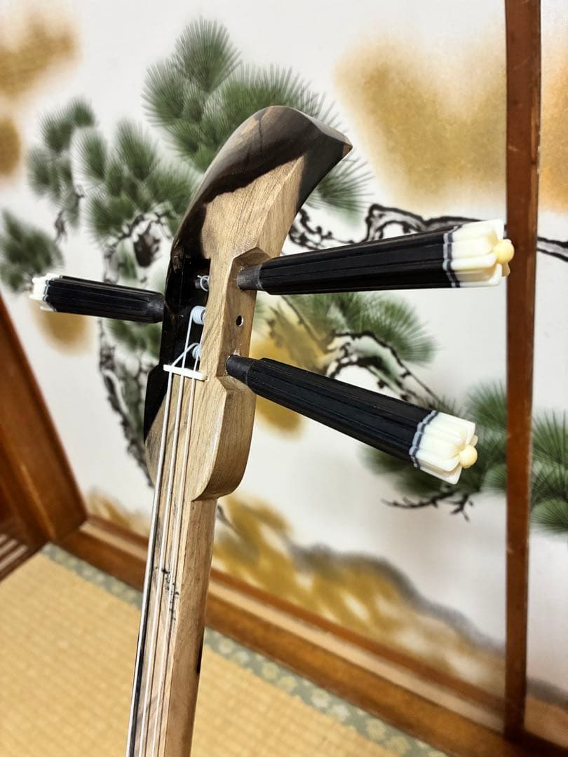 沖縄三線 伊江島クルチ(黒木) ユナー！与那城型 本皮一枚張り - メルカリ