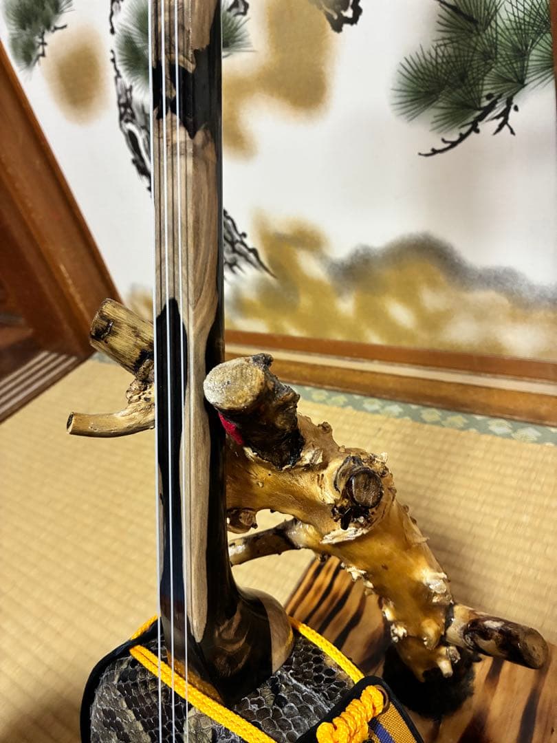 沖縄三線 伊江島クルチ(黒木) ユナー！与那城型 本皮一枚張り - メルカリ