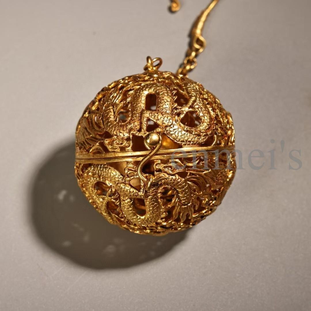 中国古美術品・珍品純銅製・高浮彫鎏金繍球香炉香囊・透彫・