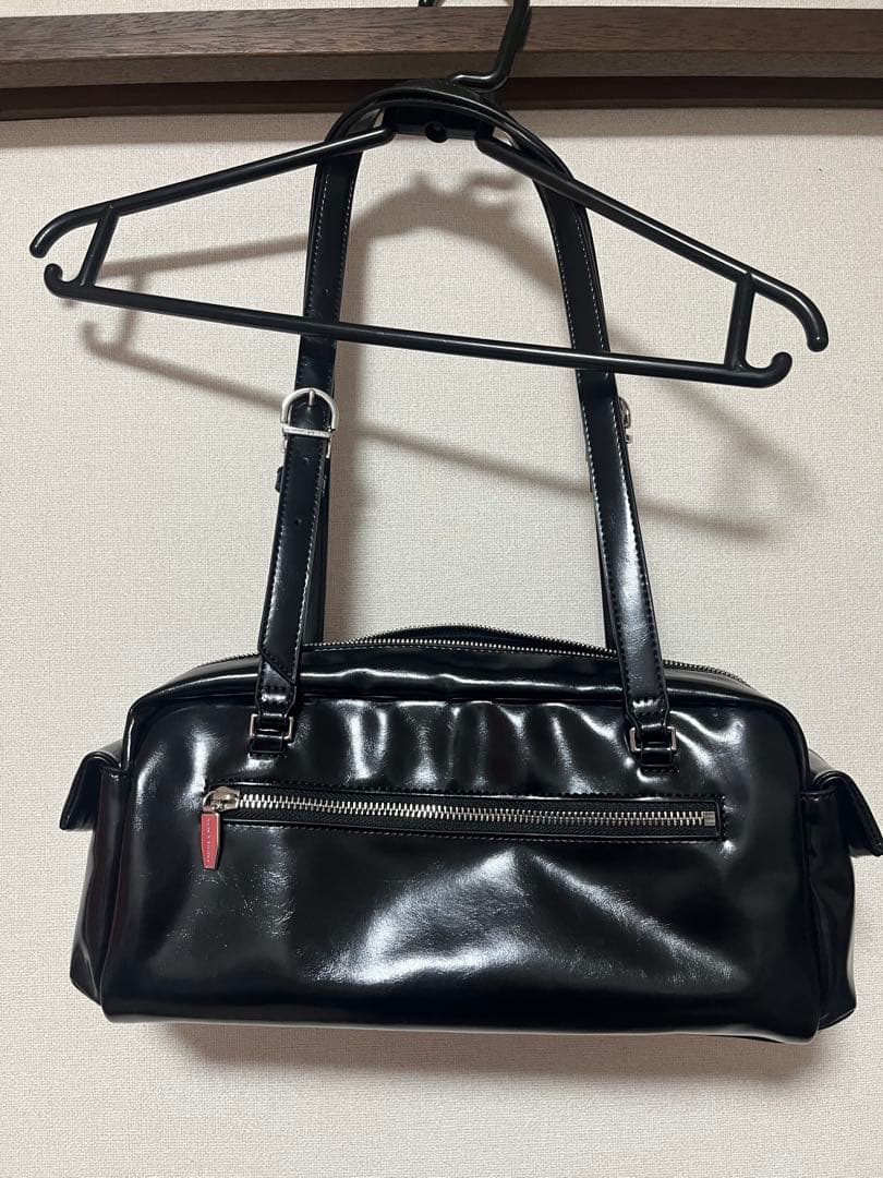 チャールズアンドキース レイチェルイロンゲイテッドマルチポケットショルダーバッグ