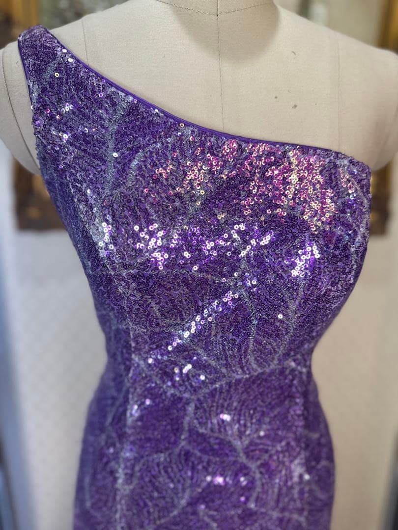 紫色 スパンコール 片肩ドレス
