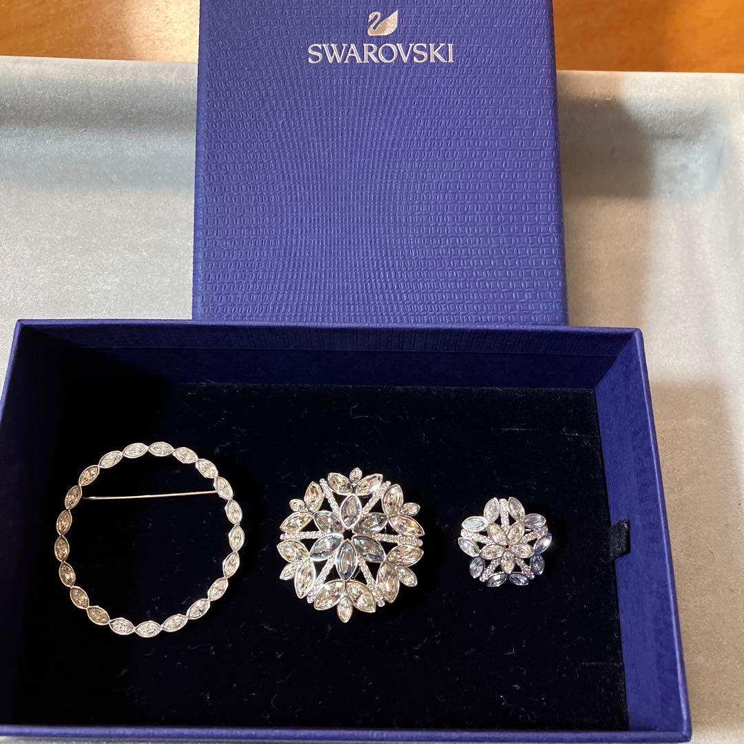 SWAROVSKI GINETTE ブローチ - メルカリ