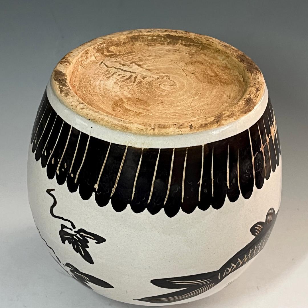 唐物 磁州窯 白地陰刻文魚紋瓶 白化粧無地陶 灰褐色