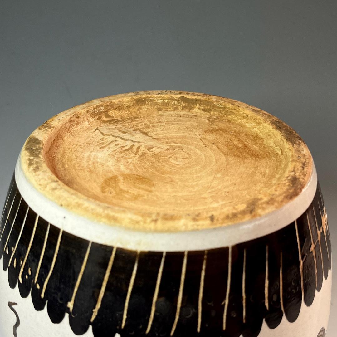 唐物 磁州窯 白地陰刻文魚紋瓶 白化粧無地陶 灰褐色