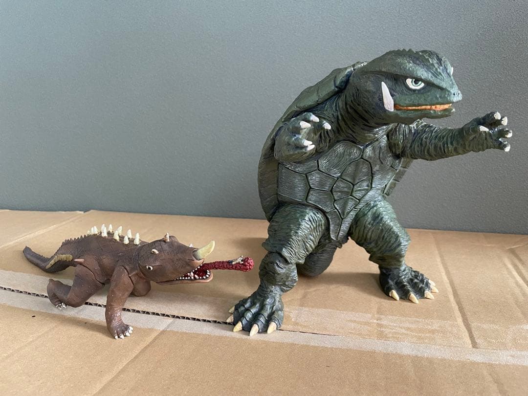 ガメラ1995レキンキャストキット完成品とユージン大映特撮シリーズバルゴン他3体