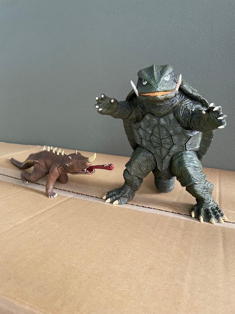 ガメラ1995レキンキャストキット完成品とユージン大映特撮シリーズバルゴン他3体