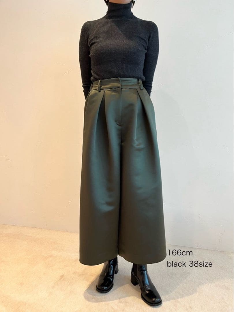 Heveへイヴサテンフレアガウチョパンツolive38 - メルカリ