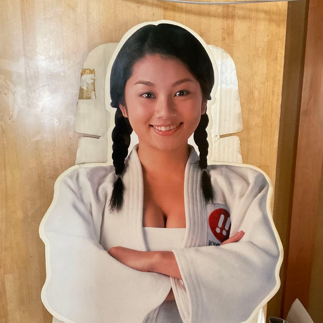 小池栄子　柔キッズ　パチンコメーカー京楽　等身大パネルポスター　【パチンコ店】。