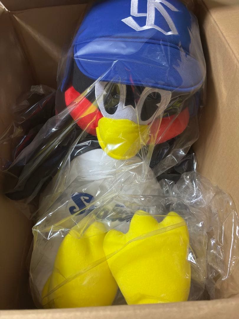 つば九郎さん抱っこぬいぐるみ 特大サイズ 新品 - メルカリ