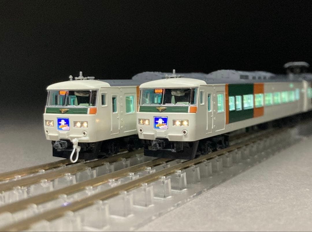 室内灯付】185系200番台 新塗装 - メルカリ