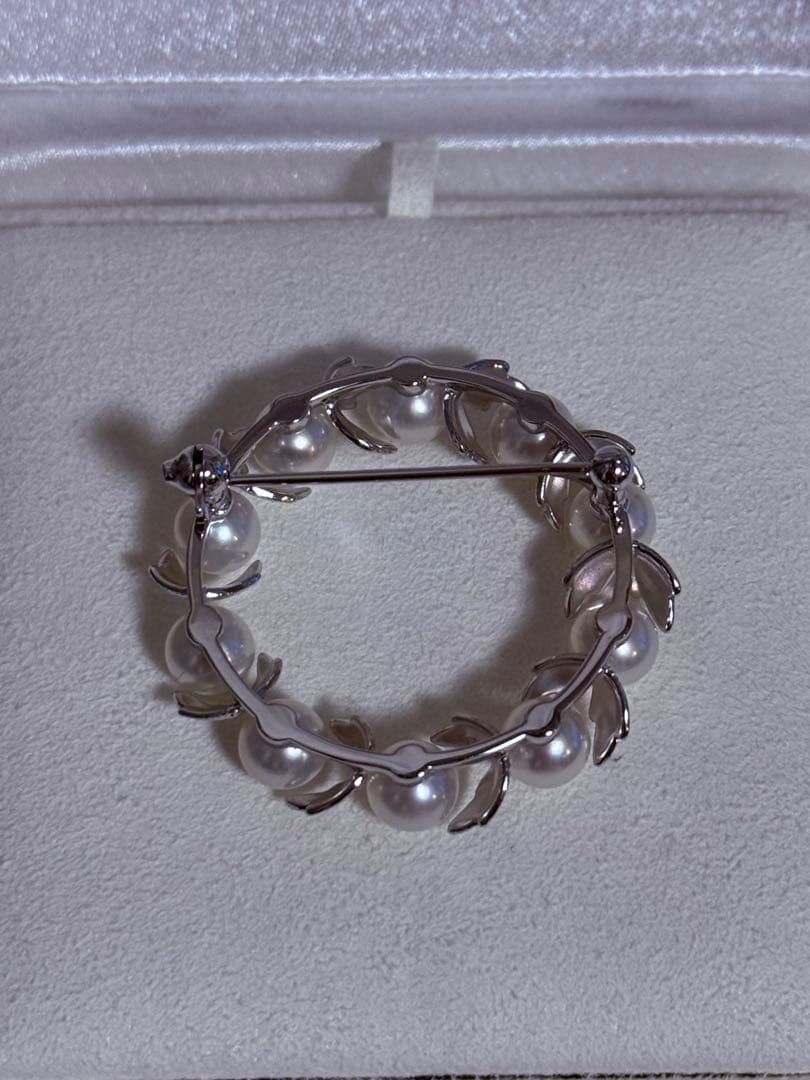 ミキモト ブローチ 葉彫り