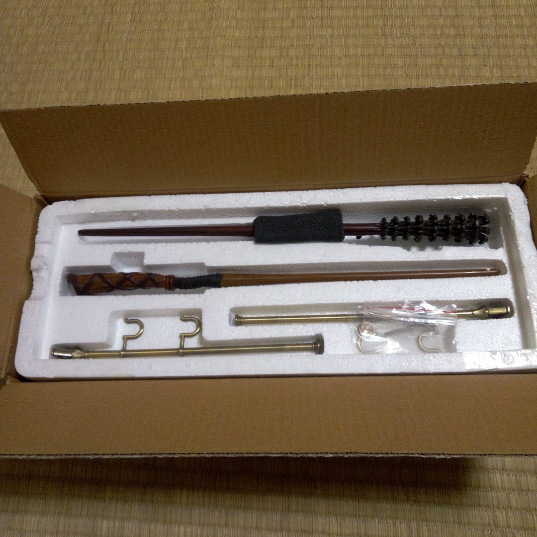 ハリーポッター ウィーズリー双子 杖とディスプレイ台 ノーブル