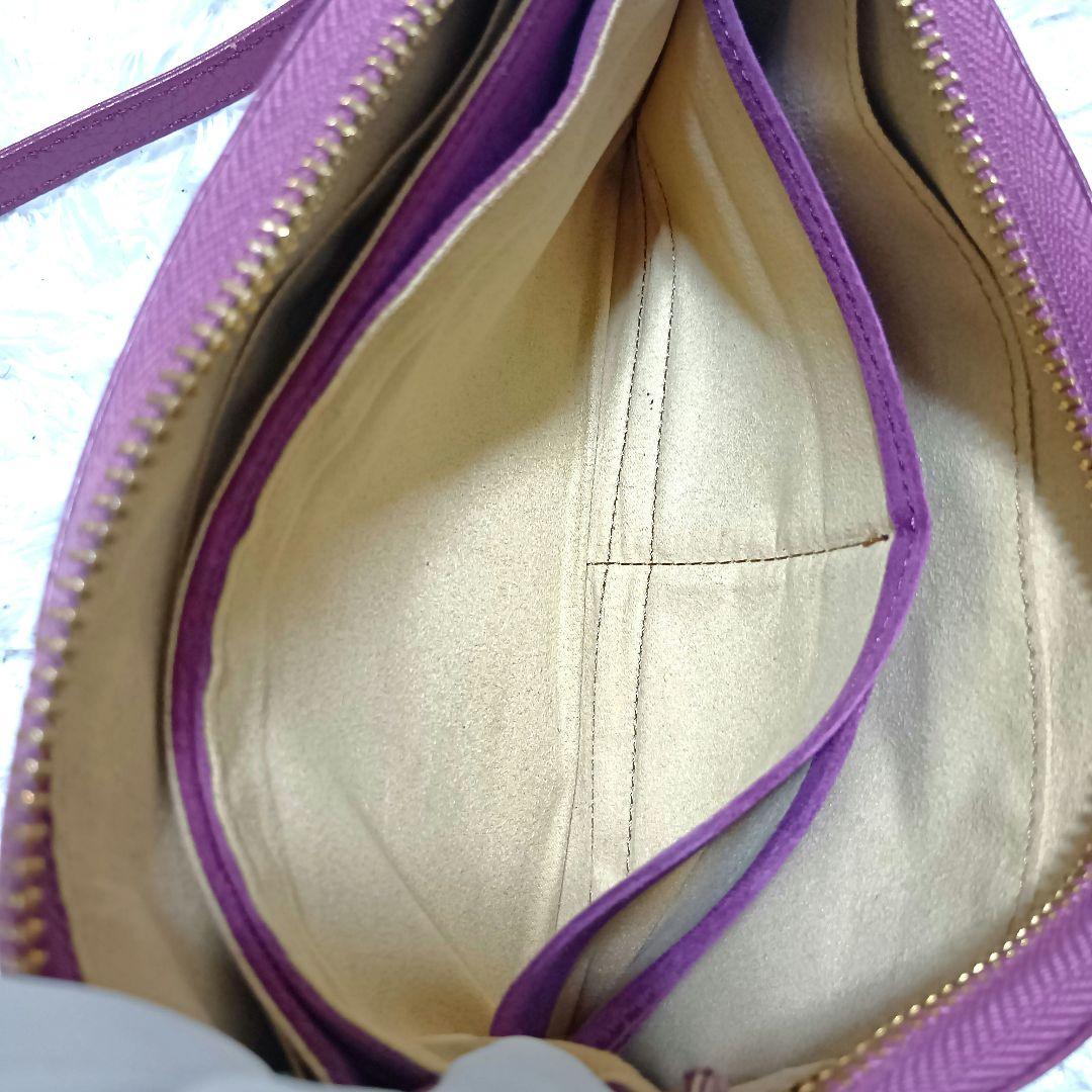 アタオ　ショルダーバッグ　オフィスブーブー　レザー　ロゴ金具　プラム　タッセル