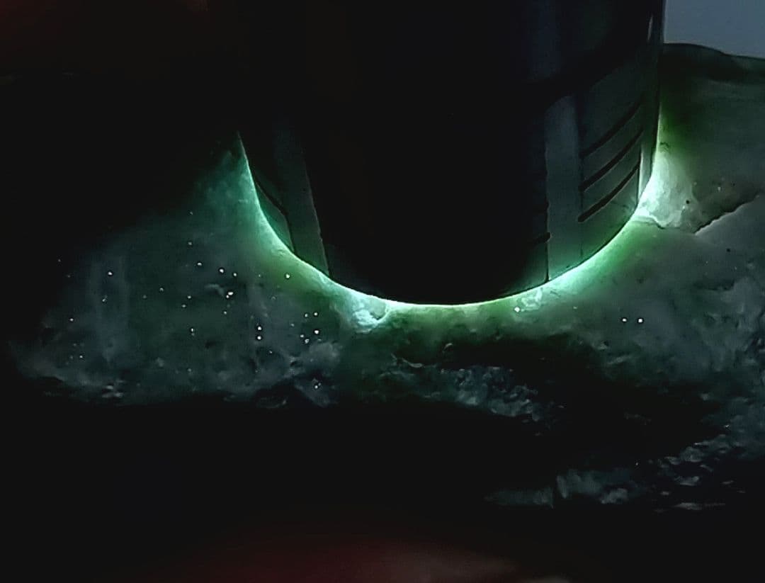 ☆翡翠原石☆糸魚川硬玉【青海川・転石ウブ・クラスター翡翠299g】