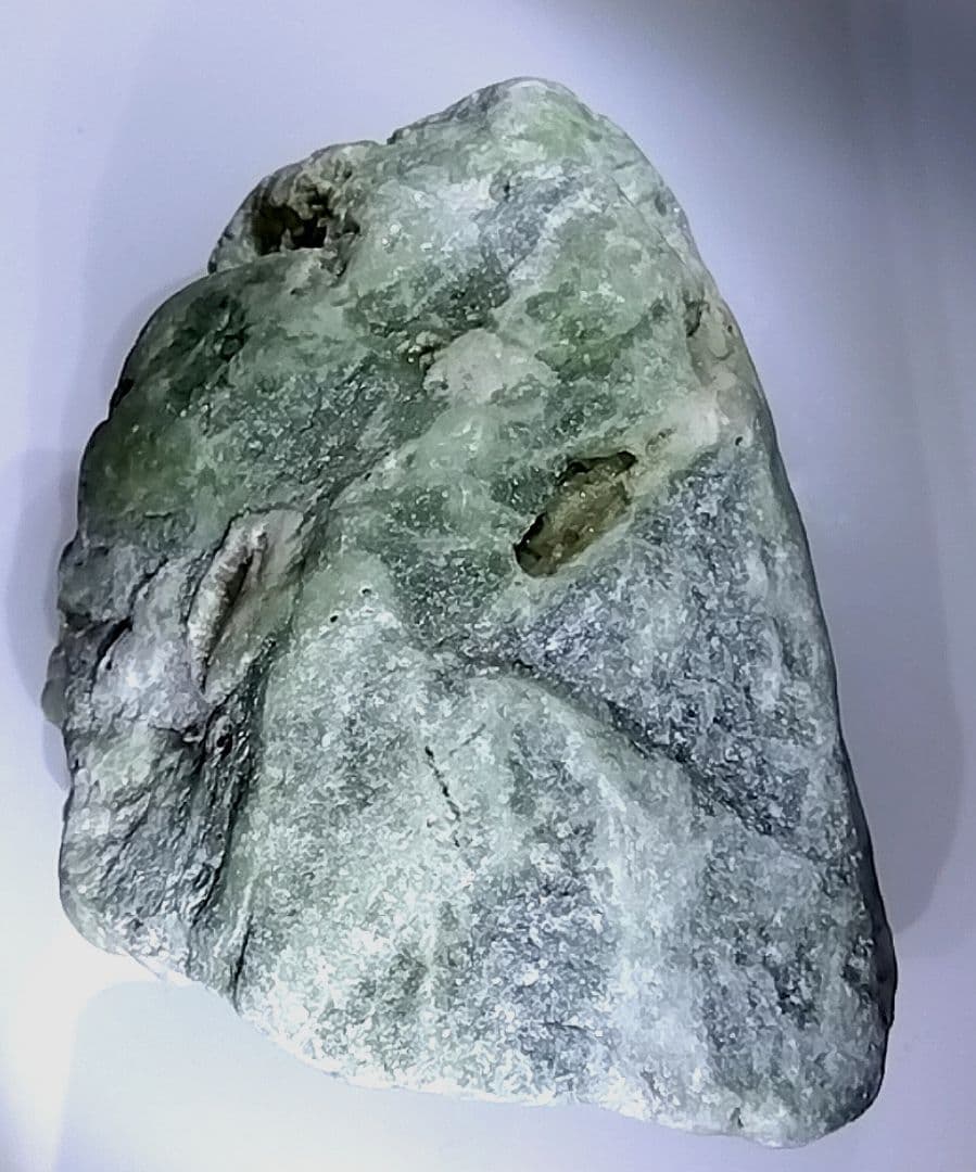 ☆翡翠原石☆糸魚川硬玉【青海川・転石ウブ・クラスター翡翠299g】