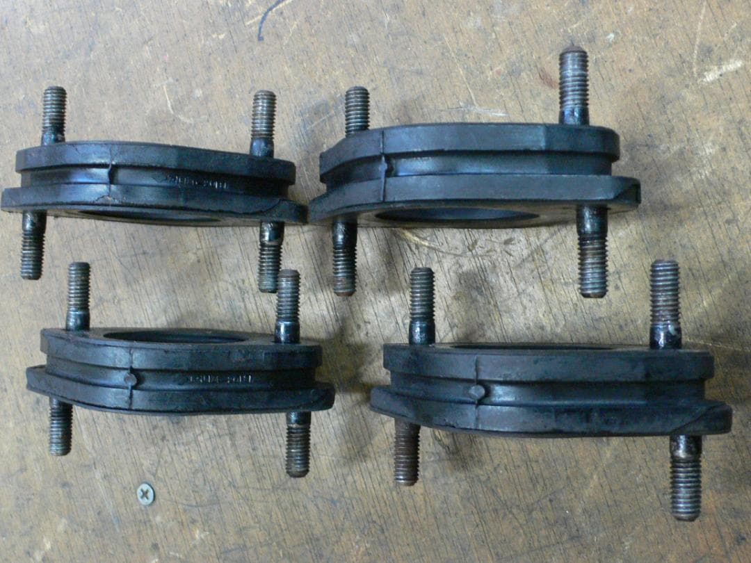 フェアレディ U20エンジンキャブ ゴム製インシュレータ 4個セット