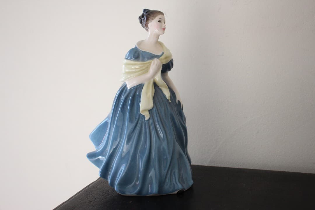 ロイヤルドルトン フィギュリン 陶器人形 アドリアン