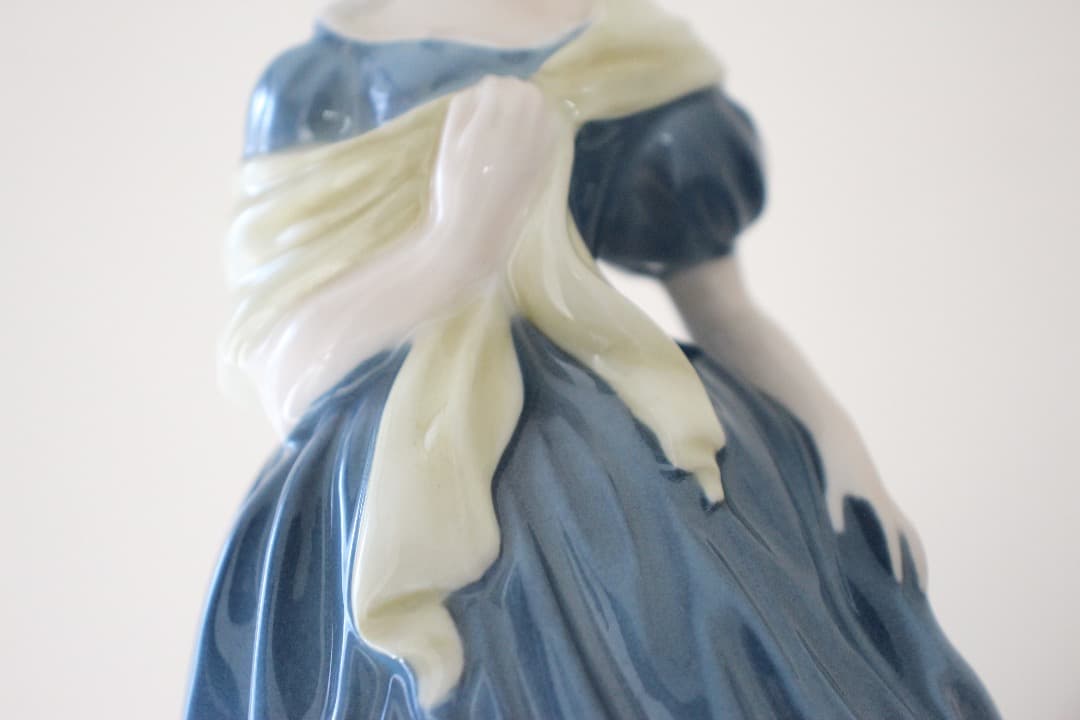 ロイヤルドルトン フィギュリン 陶器人形 アドリアン