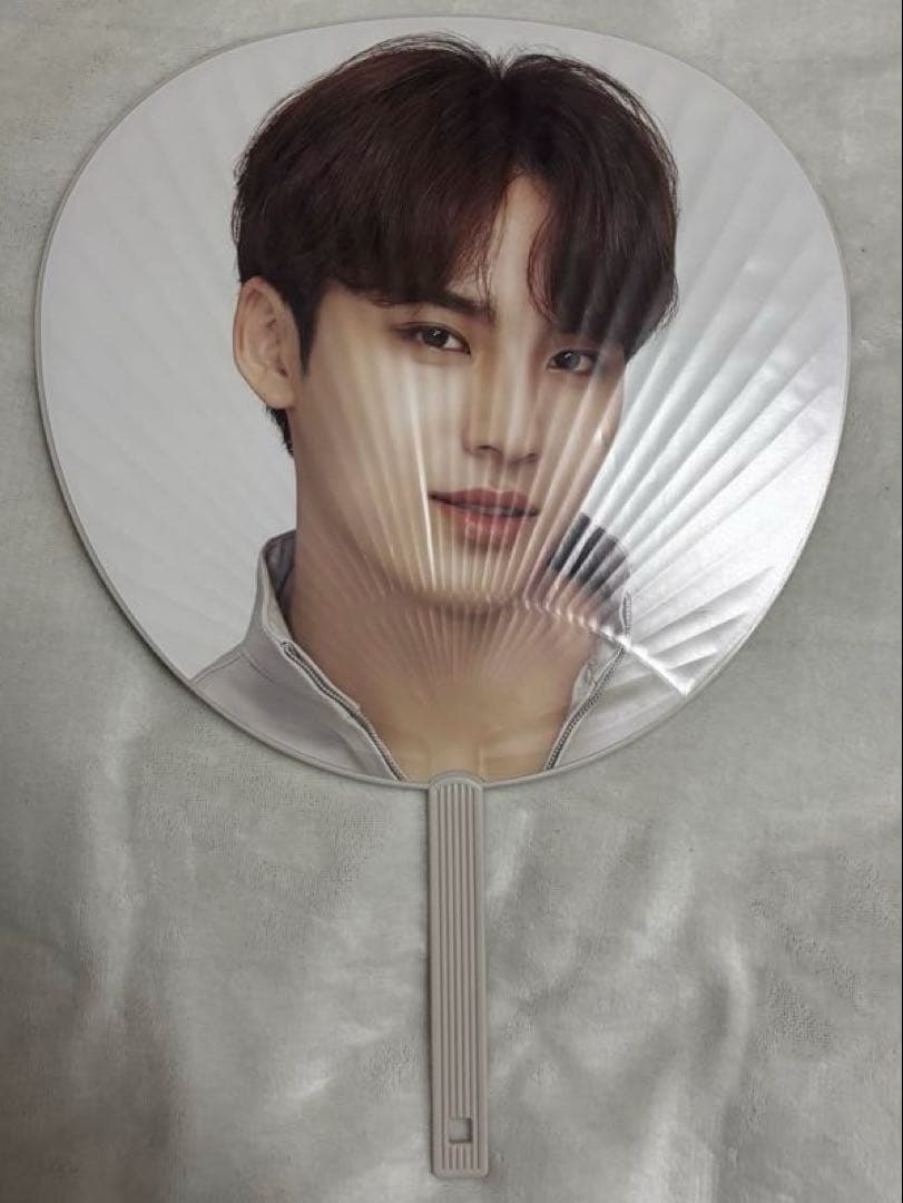 公式】SEVENTEEN MINGYU ミンギュ うちわセット - メルカリ