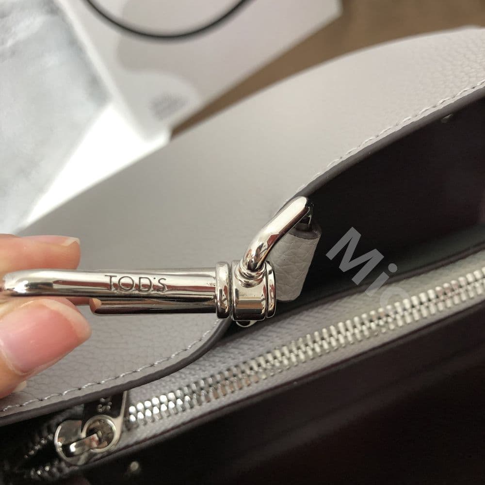 送料込み！トッズ T タイムレス ショルダーバッグ