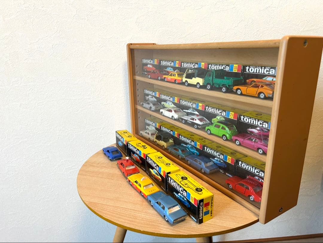 トミカ 復刻版19台セット 展示ショーケース付き そのまま飾れます