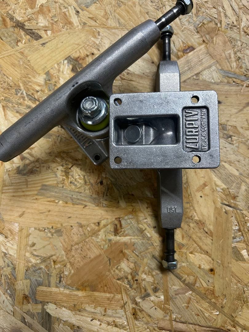 lurpiv 150 スケートボードトラック シルバー