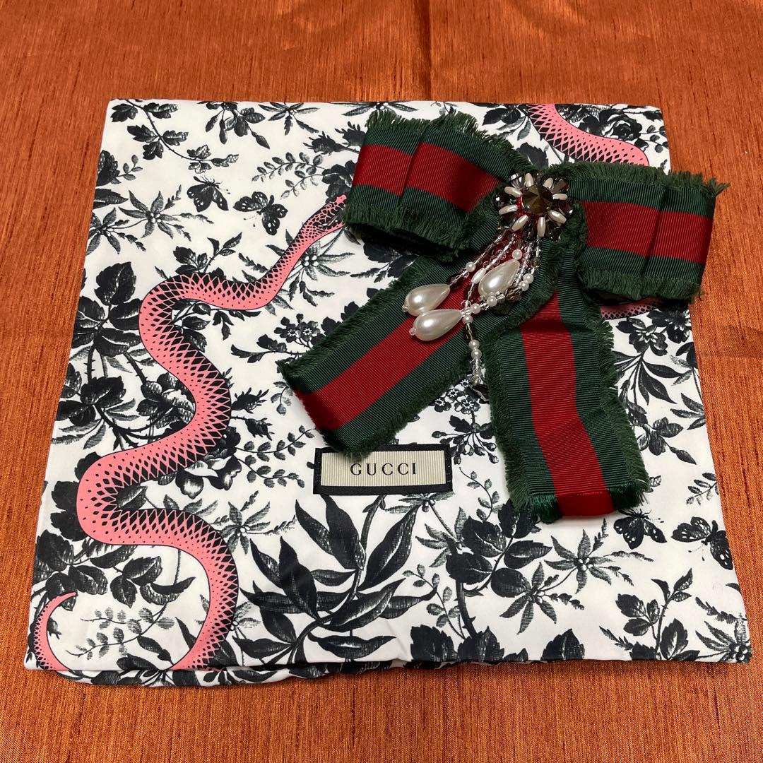 GUCCI グッチ ビジュー付き リボンブローチ シェリーライン GUCCI