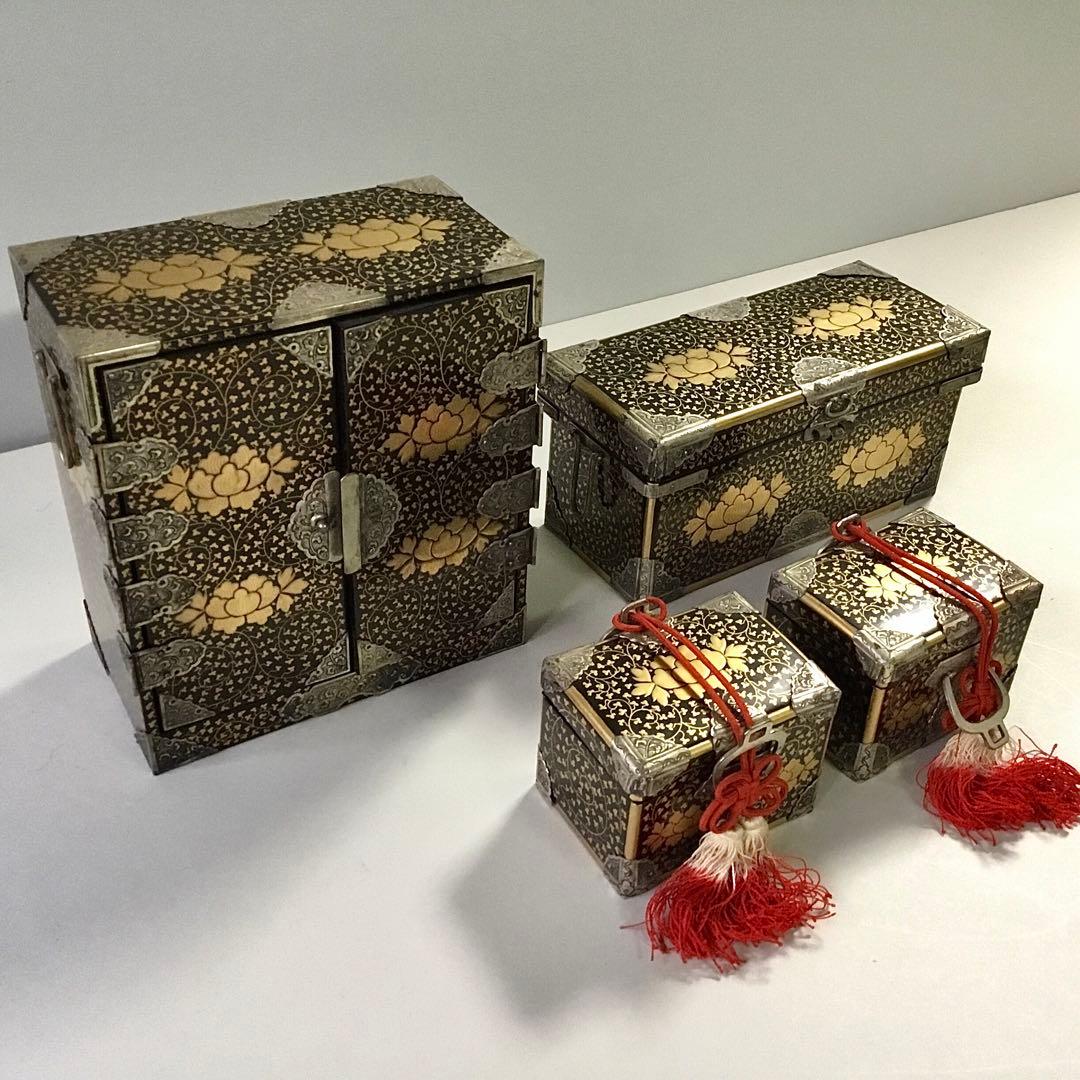 古い雛道具◆御三ツ揃◆木製 蒔絵 唐草 漆器 雛人形 骨董 ドールハウス