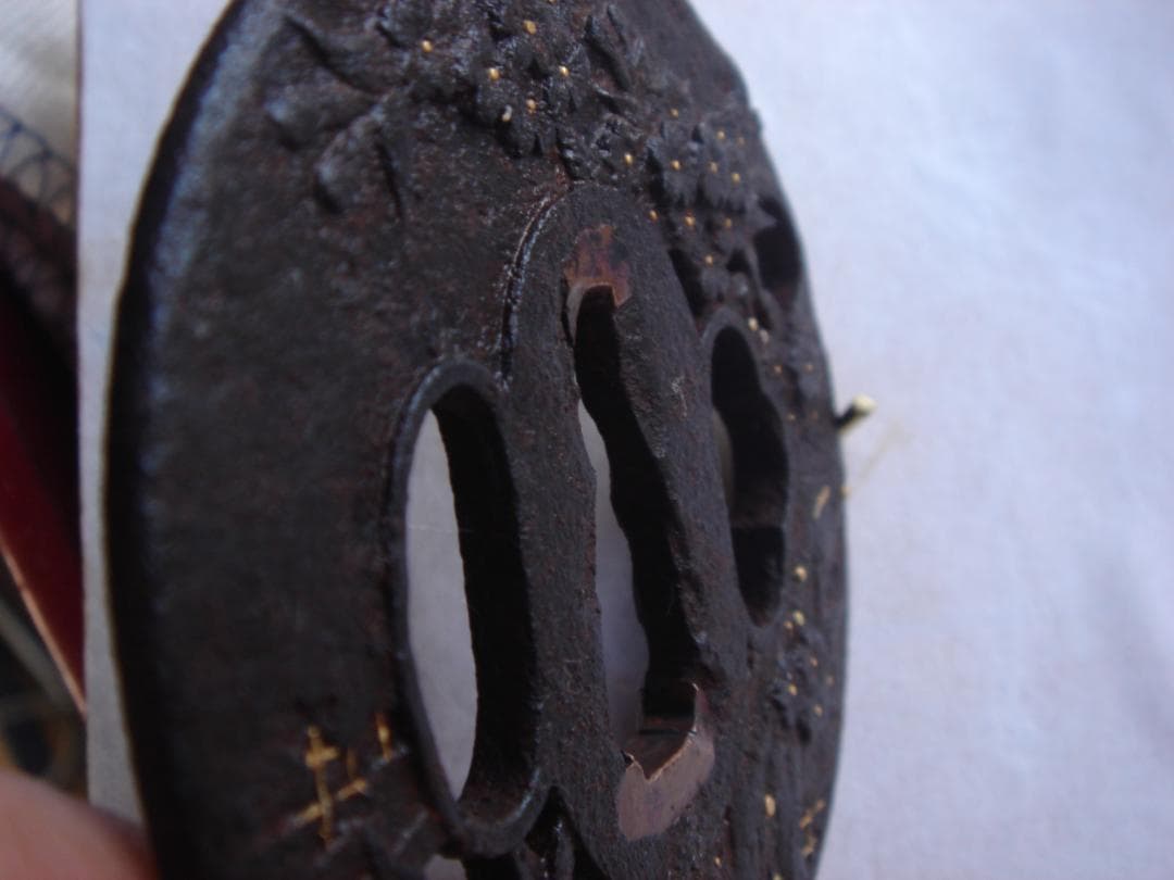 刀装具　鍔　桜彫刻 鉄製 (つば) 江戸時代