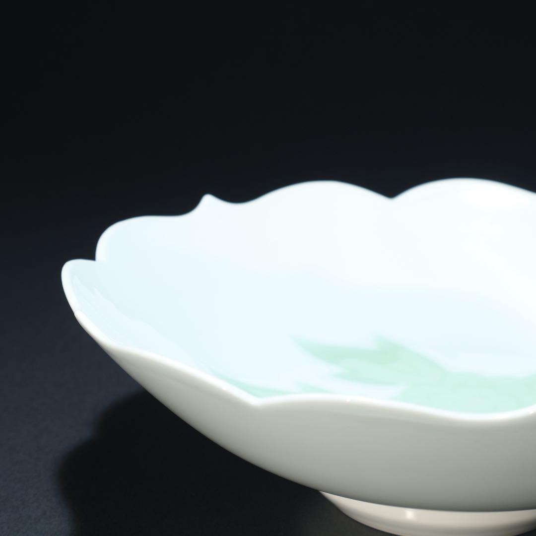 人間国宝 井上萬二 白磁緑釉牡丹彫文 鉢 菓子器 共箱