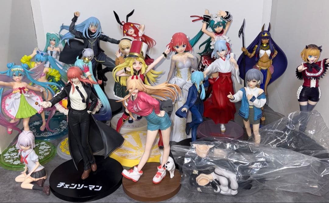 美少女フィギュア まとめ売り 初音ミク チェーンソーマン fate 20体