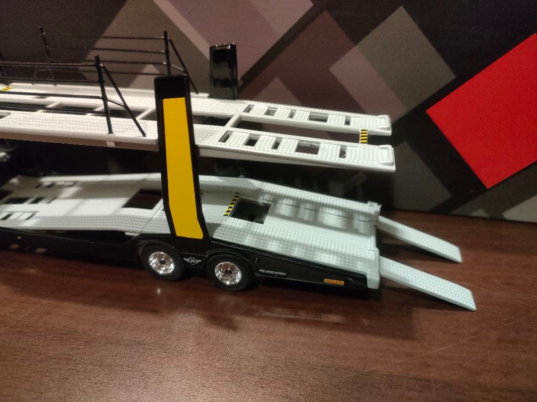 MINIGT Mercedes-Benz アクトロス 黄色 右ハンドル 1/64