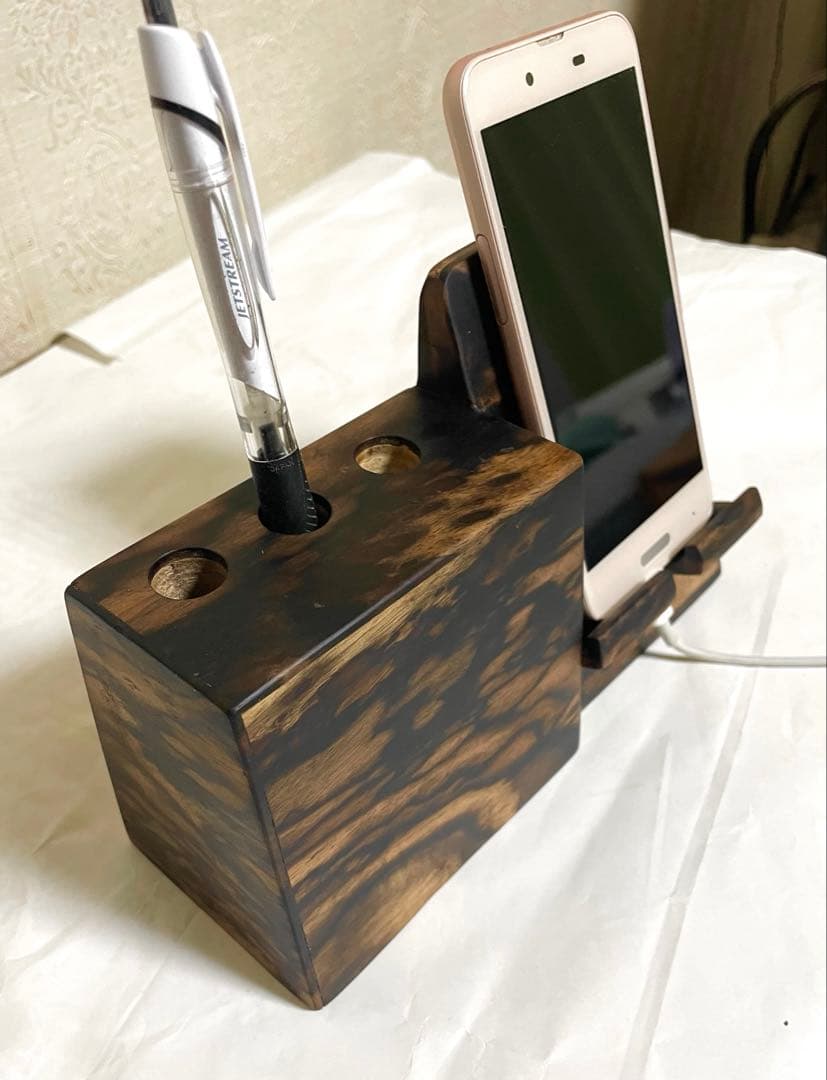 確認用品) 黒柿一体型ペン立てスマホスタンド - メルカリ