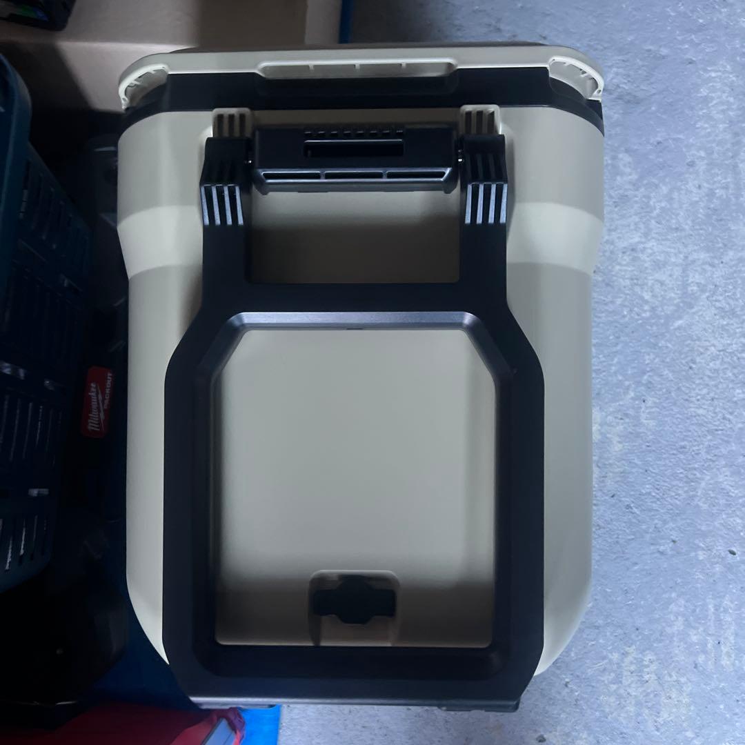 HiKOKI コードレス冷温庫　１８Ｖバッテリー２個付き