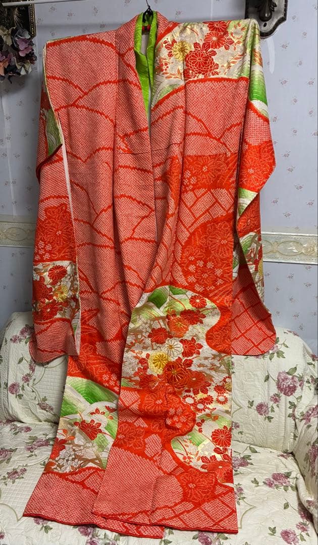 豪華振袖 駒刺繍 絞り 草花紋 正絹 逸品 - メルカリ