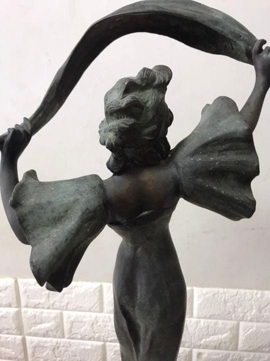 女神像，真鍮製，工藝美術品，高63cm，重9000克。