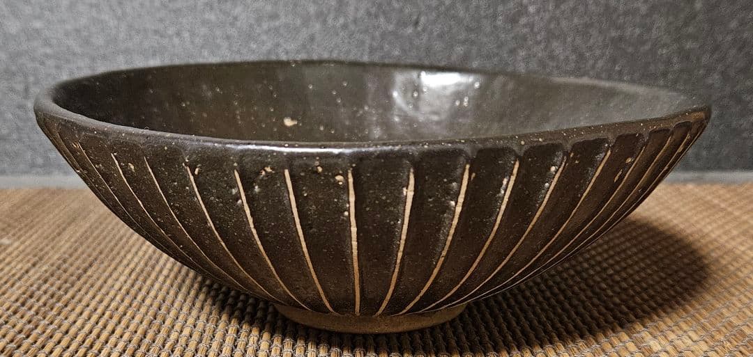 中国美術　中国陶磁器　磁州窯　堆線文様　碗　茶碗　鉢　菓子器　茶道具　陽刻鎬手