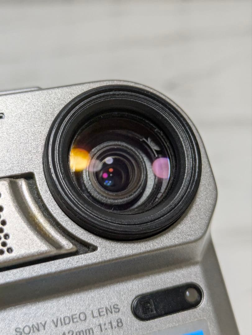 SONY DCR-SC100 MiniDV対応 未使用 SONY DCR-SC100 ビデオカメラ