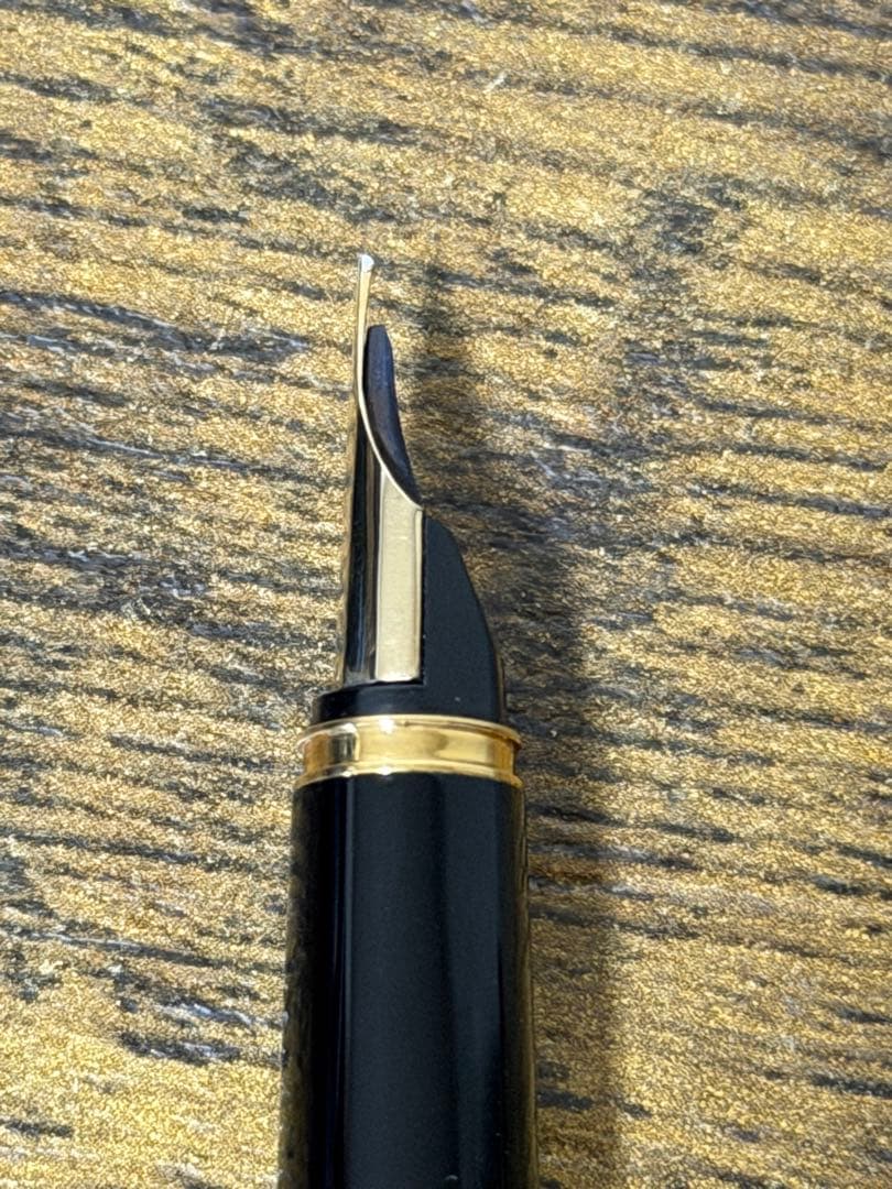 新品未使用　1976年製　18金　ゴールド　蝕刻　パイロット　万年筆　細字