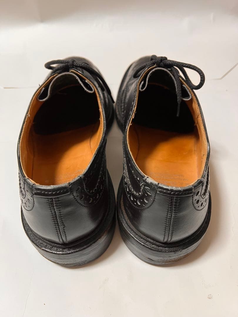 トリッカーズ　バートン　黒　8ハーフ