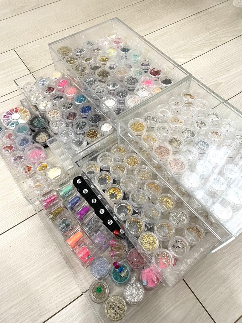 ネイルアート用品まとめ売り　ジェルネイル　ラメ　ホロ　メタル　パーツ ネイルアート用品まとめ売り ジェルネイル ラメ ホロ メタル パーツ