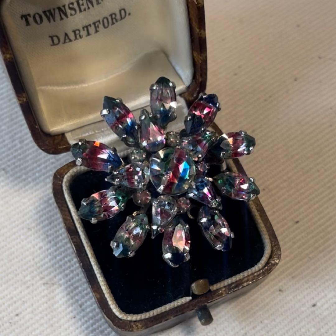 アンティーク 虹色 初期 アイリスガラスのブローチ 虹色アイリスガラス