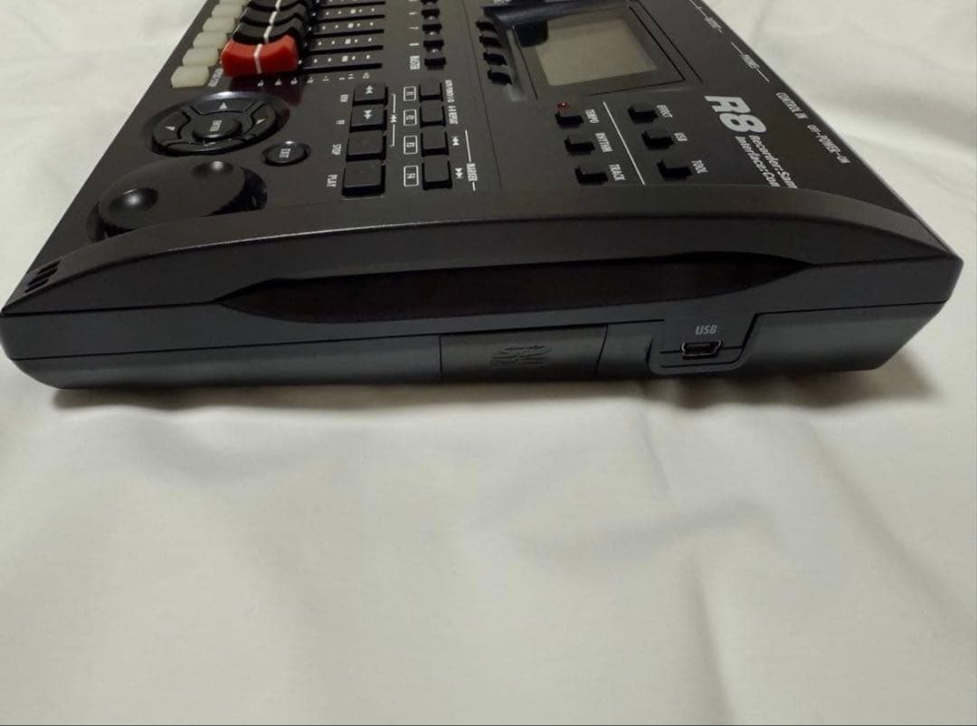 ZOOM R8 マルチトラックレコーダー　 SDカード付き32GB