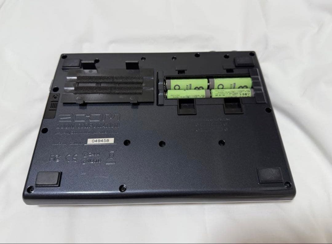 ZOOM R8 マルチトラックレコーダー　 SDカード付き32GB