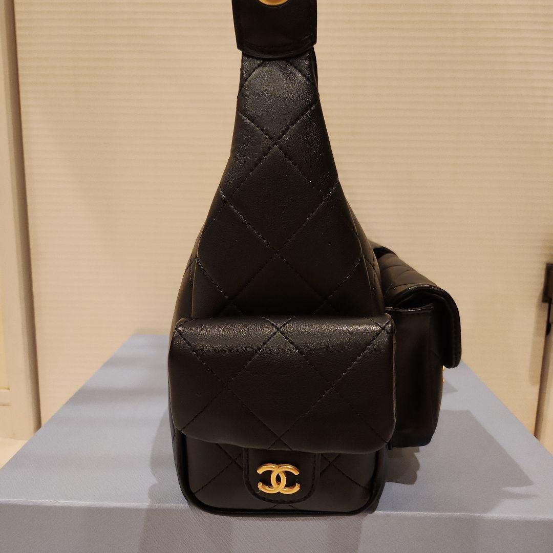 CHANEL　ホーボーバッグ　シープスキン本革