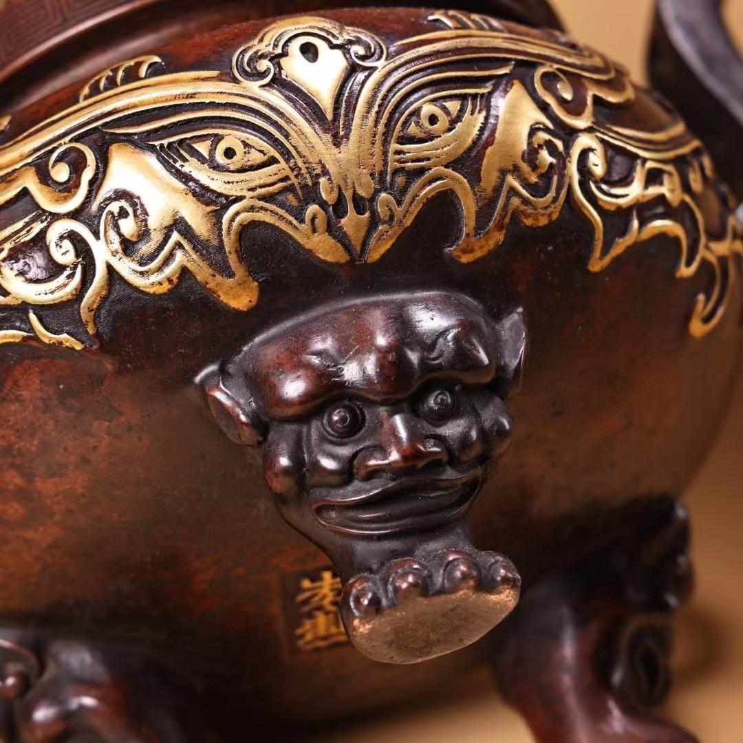 中国古美術・旧蔵鏨刻鎏金の獣面熏香炉・純赤銅细密彫・高浮彫・置物・茶道具・箱付き