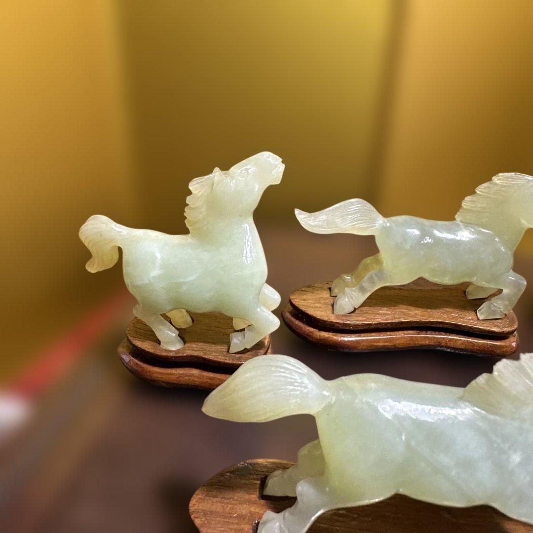 玉石，置物，彫刻，インテリア，翡翠製馬の彫刻8体セット - メルカリ